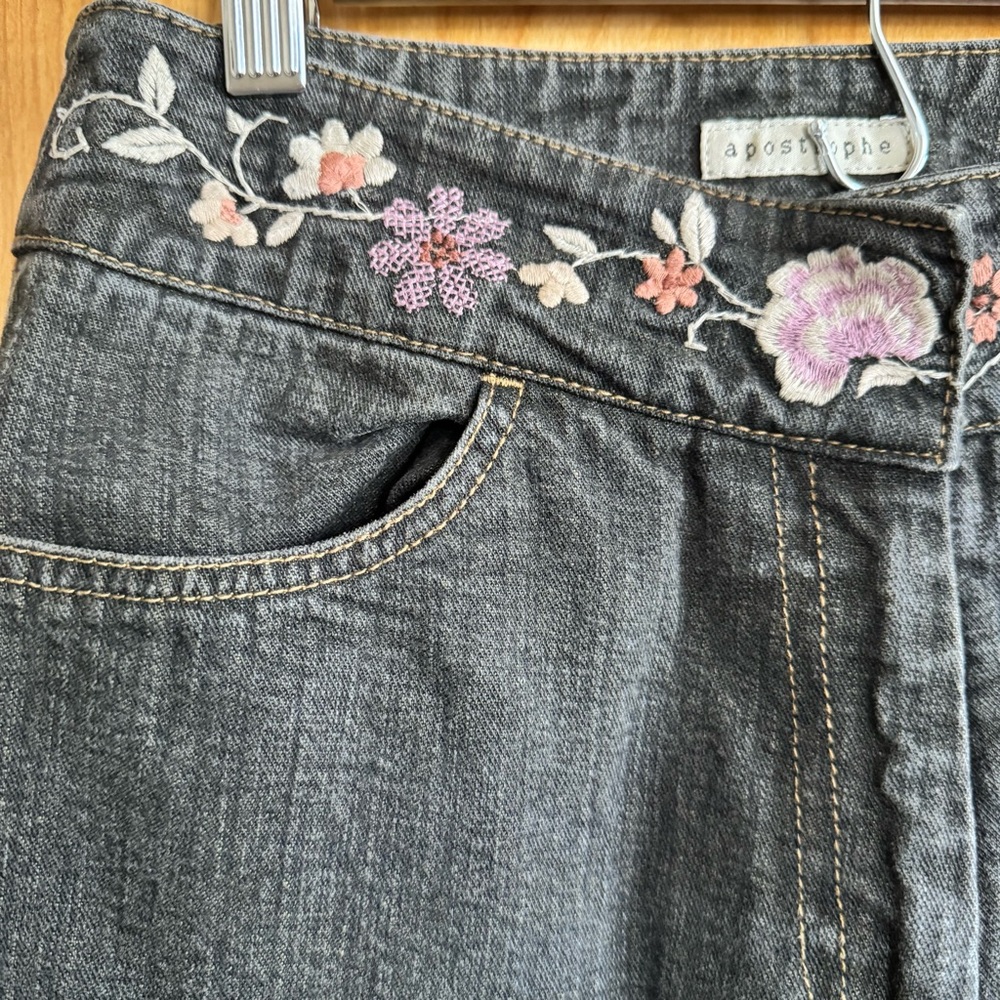 Apostrophe Women's Gray Embroidered Jeans